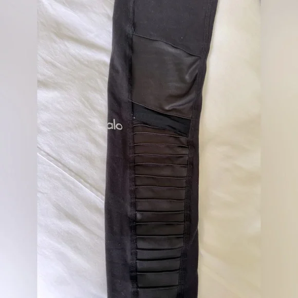 Alo Yoga High-Waist Moto Legging Size Small - Picture 5 of 8